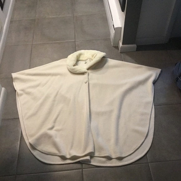 East5th ivory. ColorOne Button Cape SOFT CUDDLY. ROOMY. XTRA LARGE - Picture 8 of 9